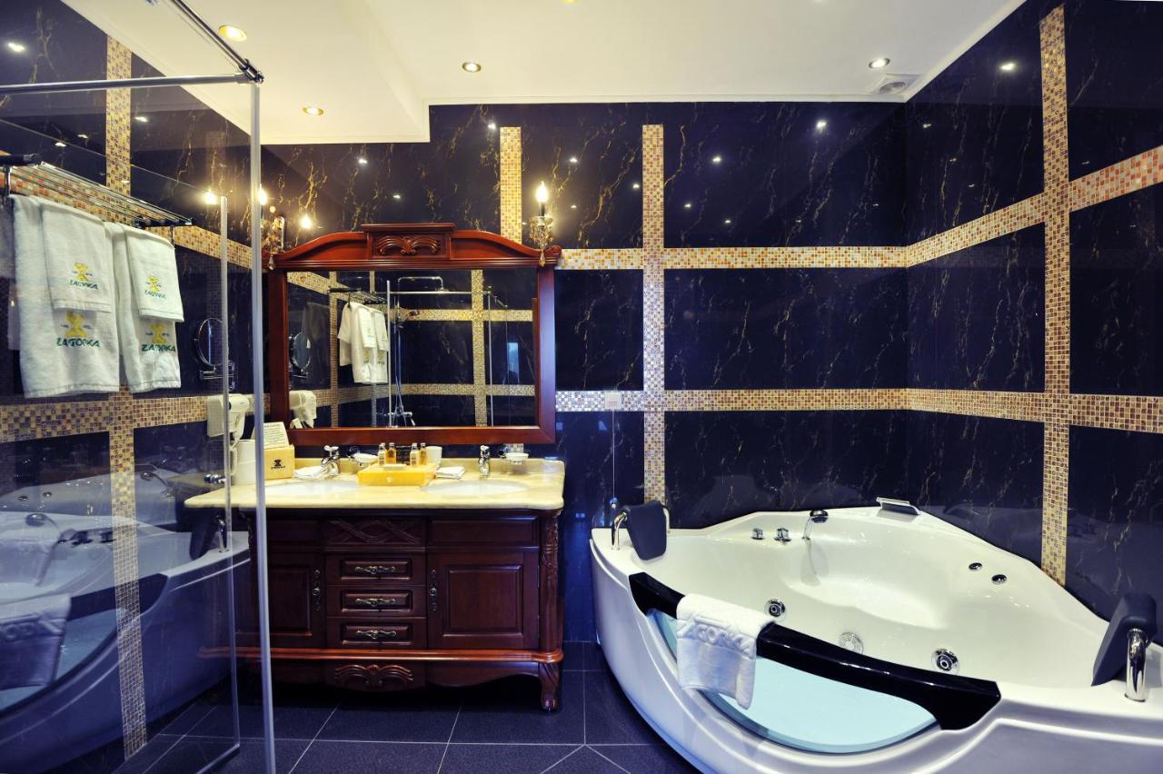 Park Hotel Stara Zagora Eksteriør bilde A modern bathroom