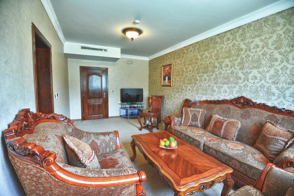 Park Hotel Stara Zagora Eksteriør bilde A living room in a typical apartment
