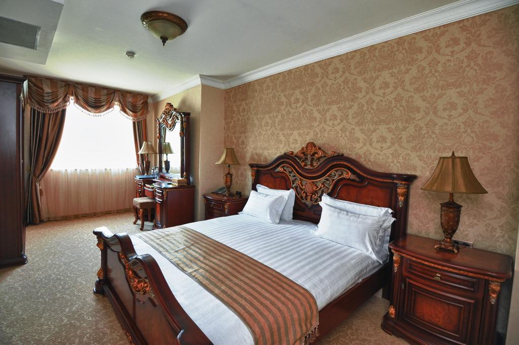 Park Hotel Stara Zagora Eksteriør bilde A bedroom in the hotel