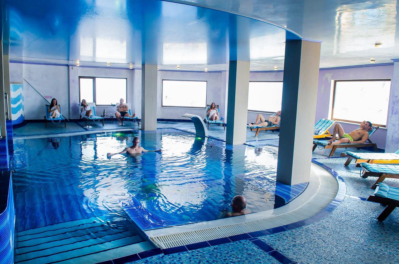 Park Hotel Stara Zagora Eksteriør bilde The swimming pool at the hotel